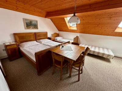 Penzion U Roušarů - Pokoj č.2: Čtyřlůžkový pokoj s vlastním sociálním zařízením.