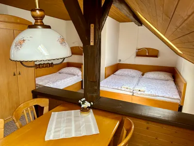 Penzion U Roušarů - Pokoj č.3: Čtyřlůžkový pokoj s vlastním sociálním zařízením.