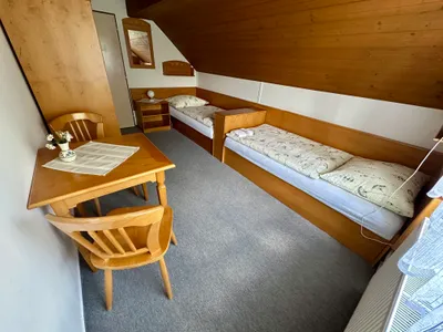 Penzion U Roušarů - Pokoj č.4: Dvoulůžkový pokoj s vlastním sociálním zařízením.