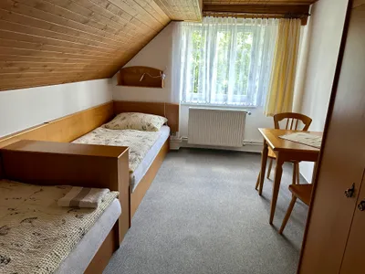 Penzion U Roušarů - Pokoj č.4: Dvoulůžkový pokoj s vlastním sociálním zařízením.
