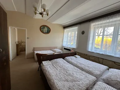 Penzion U Roušarů - Pokoj č.6: dvě oddělené ložnice 2 + 3 lůžka se společným soc. zařízením.