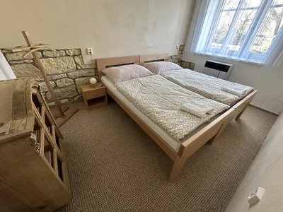 Penzion U Roušarů - Pokoj č.6: dvě oddělené ložnice 2 + 3 lůžka se společným soc. zařízením.